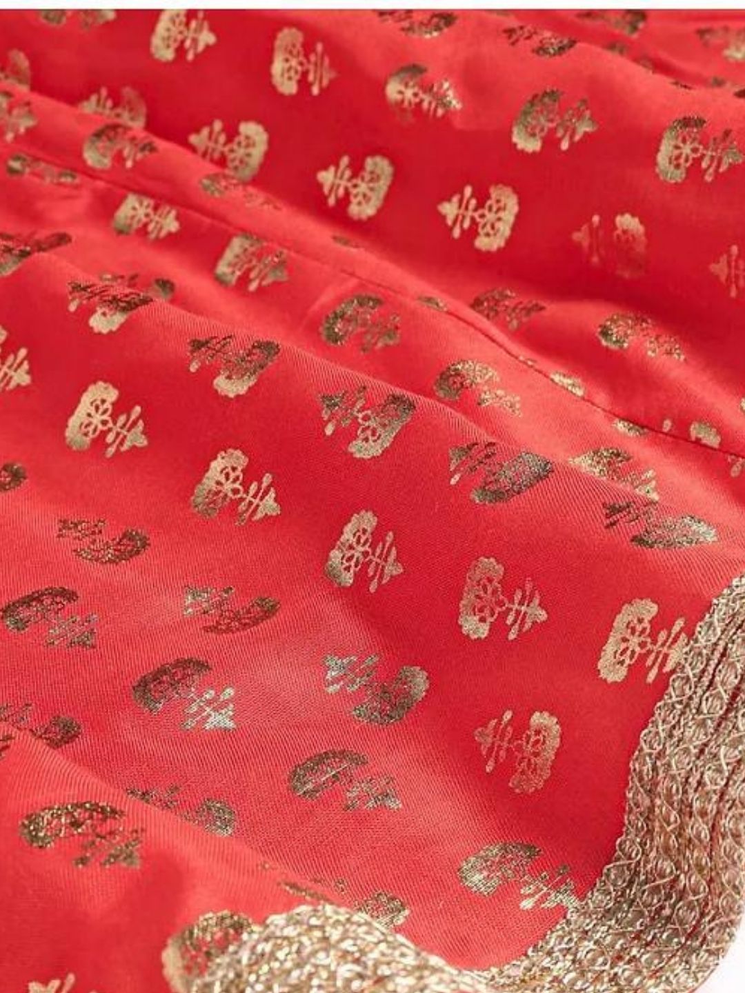 Red - Choli Lehenga Set With Lace Detailing Dupatta